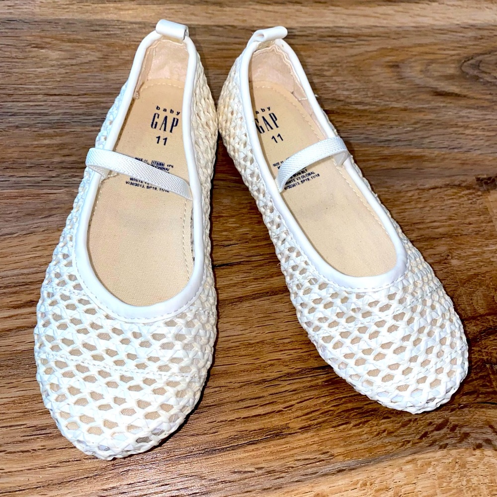 Gap girls white ballet flats. Size 11